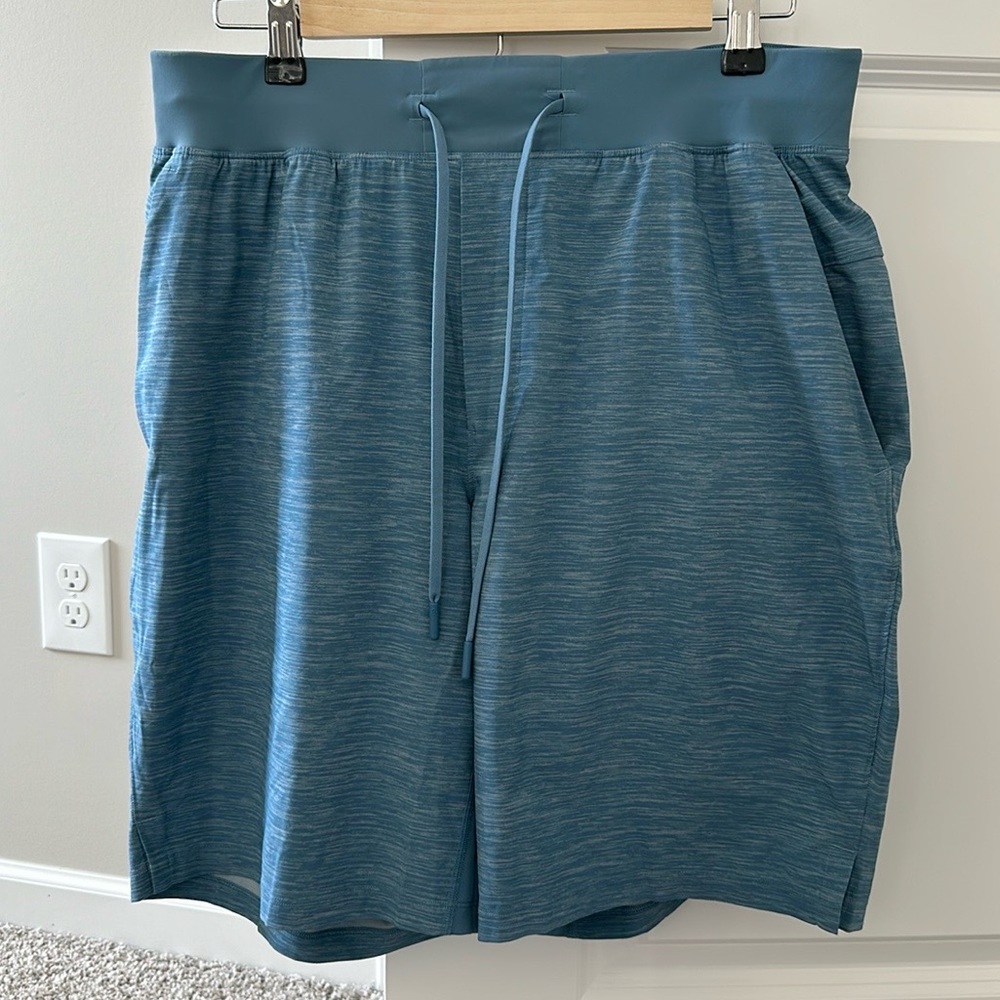 Men’s Lululemon Athletic Shorts WITH liner